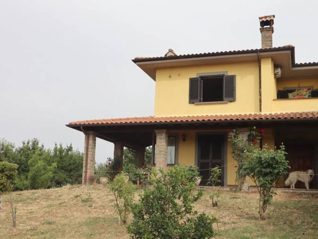 casa indipendente in vendita a Bassano Romano