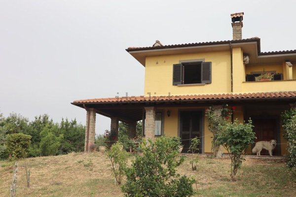 casa indipendente in vendita a Bassano Romano