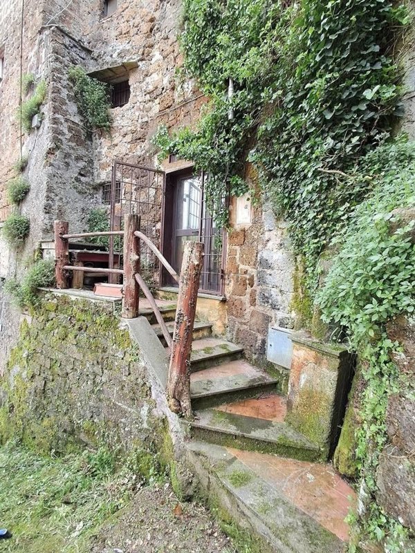 locale di sgombero in vendita a Bassano Romano