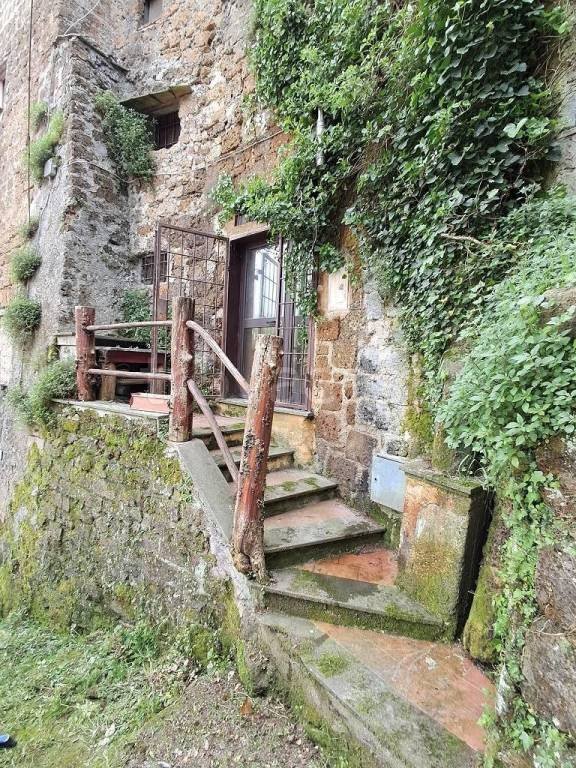 locale di sgombero in vendita a Bassano Romano