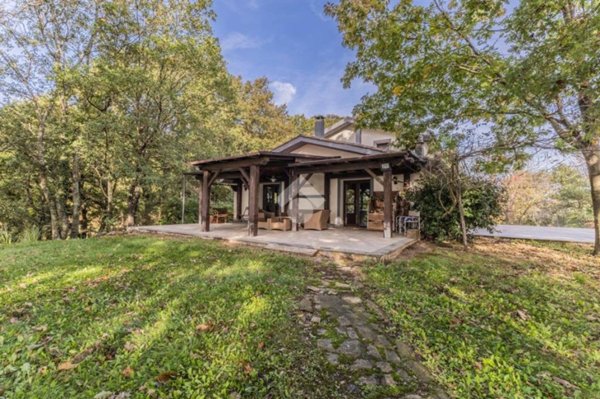 casa indipendente in vendita a Bassano Romano