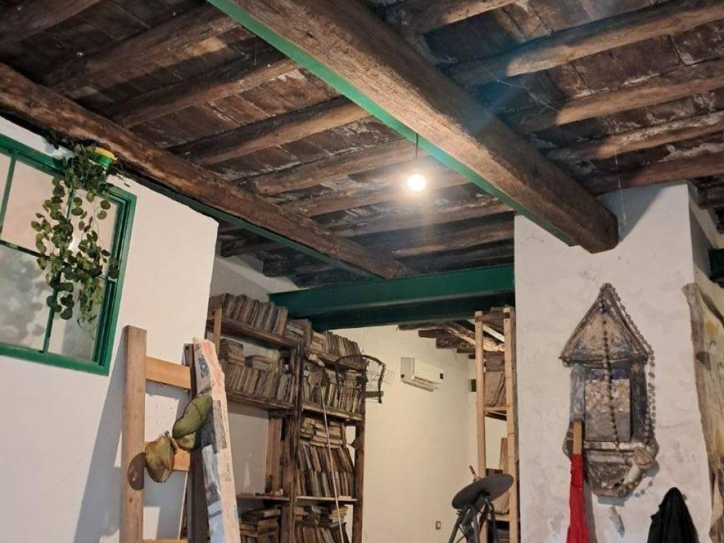 locale di sgombero in vendita a Bassano Romano