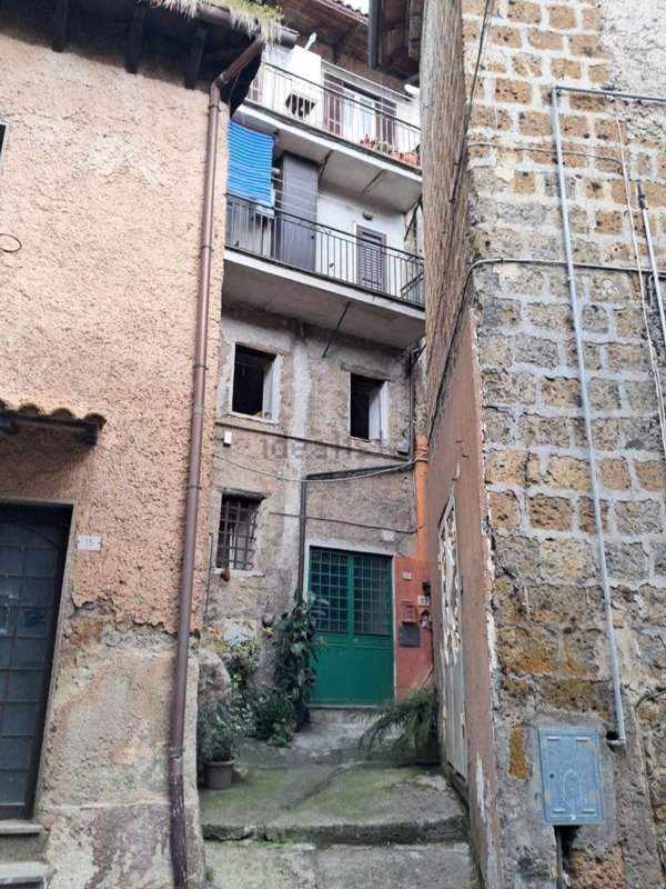 locale di sgombero in vendita a Bassano Romano