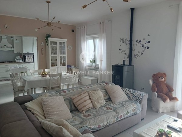 casa indipendente in vendita a Bassano Romano