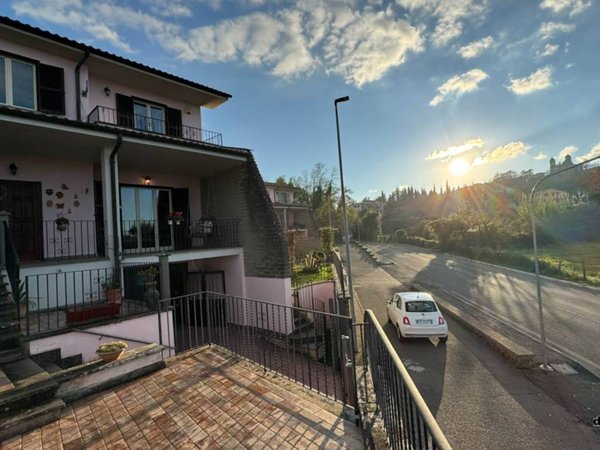 casa indipendente in vendita a Bassano Romano