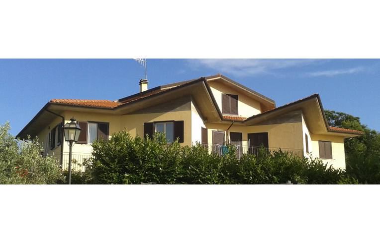 casa indipendente in vendita a Bassano Romano