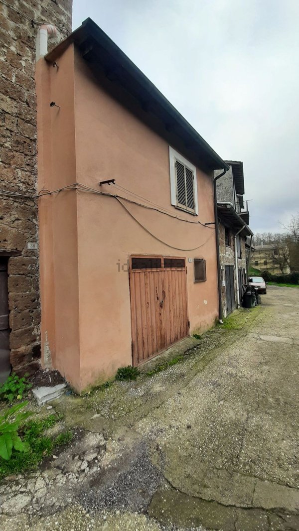 locale di sgombero in vendita a Bassano Romano