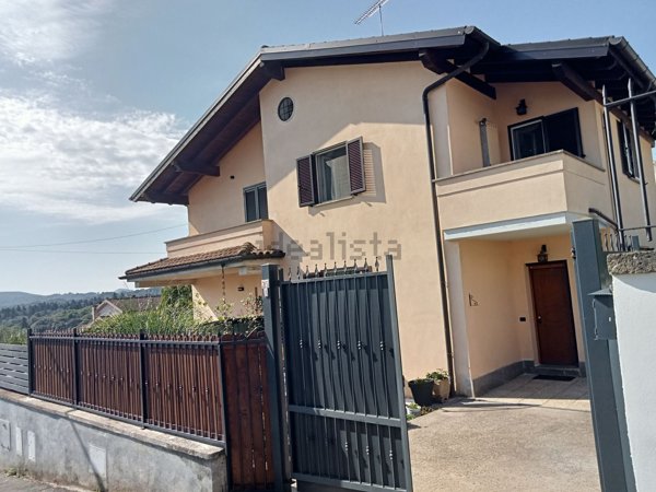 casa indipendente in vendita a Bassano Romano