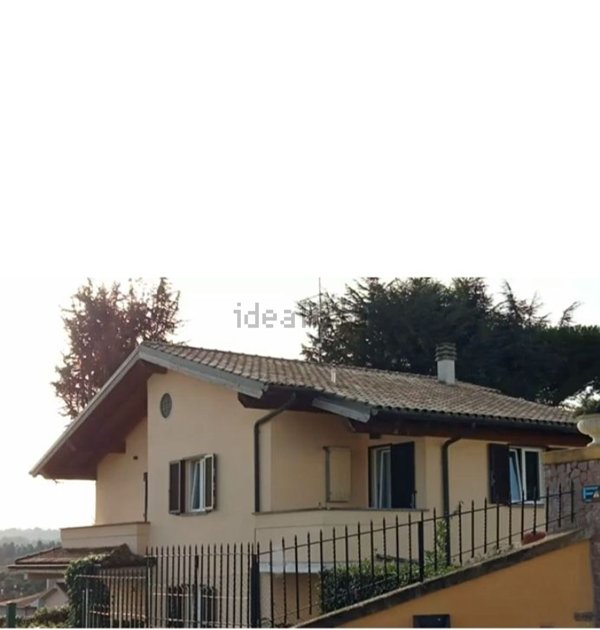 casa indipendente in vendita a Bassano Romano