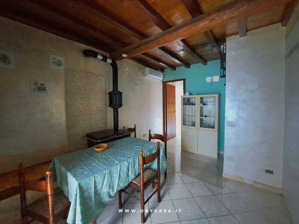 casa indipendente in vendita a Bassano Romano