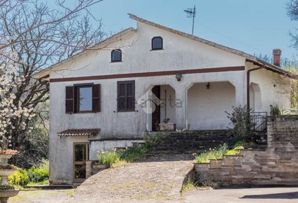 casa indipendente in vendita a Bassano Romano