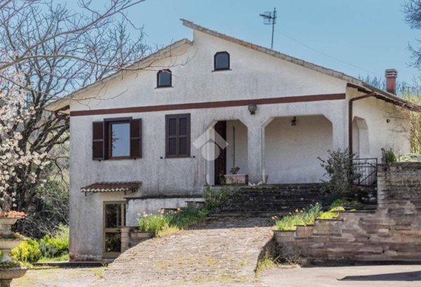 casa indipendente in vendita a Bassano Romano