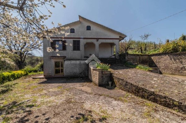 casa indipendente in vendita a Bassano Romano