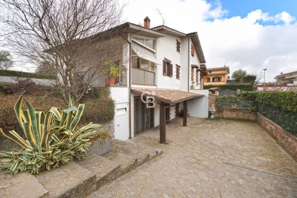 casa indipendente in vendita a Bassano Romano