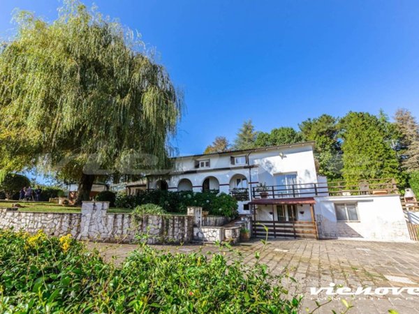 casa indipendente in vendita a Bassano Romano