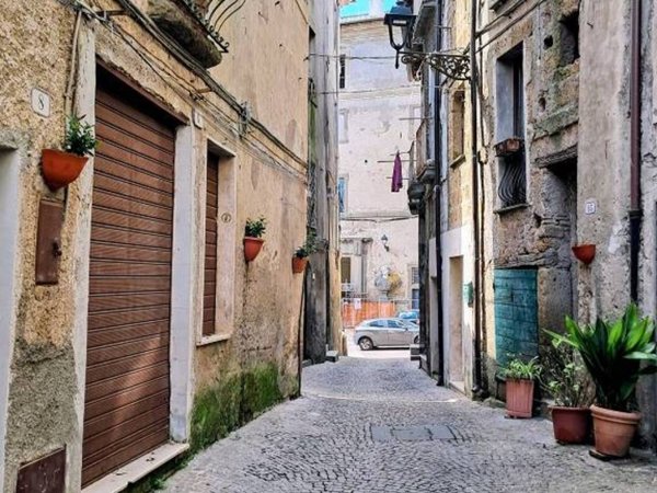 locale commerciale in vendita a Bassano Romano