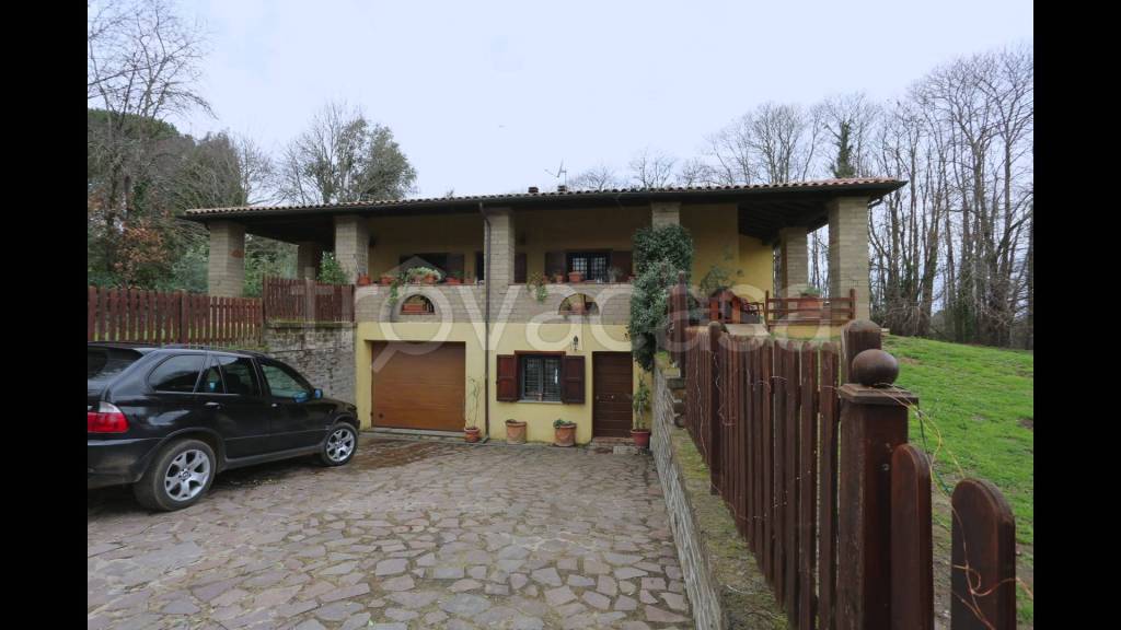 casa indipendente in vendita a Bassano Romano
