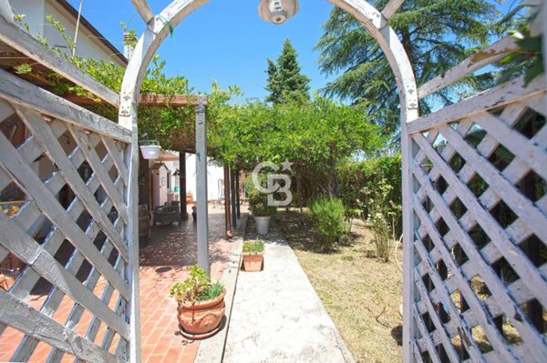 casa indipendente in vendita a Bassano Romano