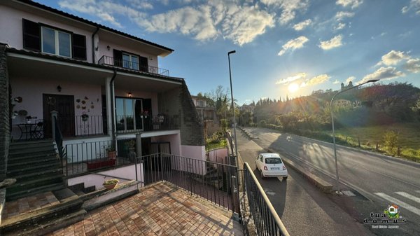 casa indipendente in vendita a Bassano Romano