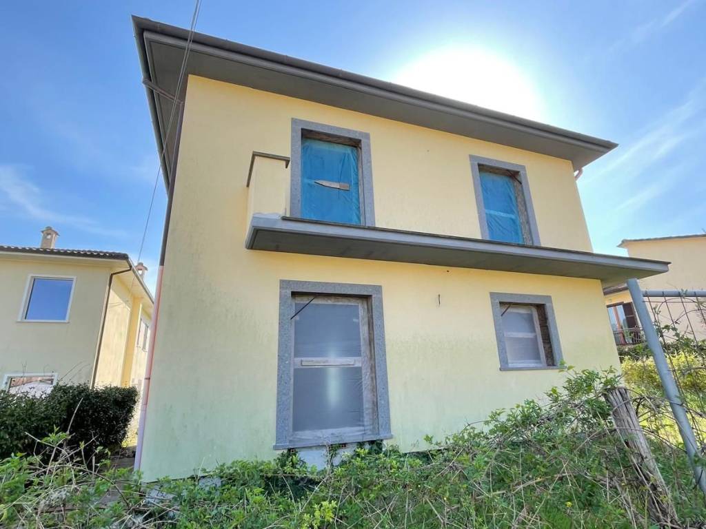 casa indipendente in vendita a Bassano Romano