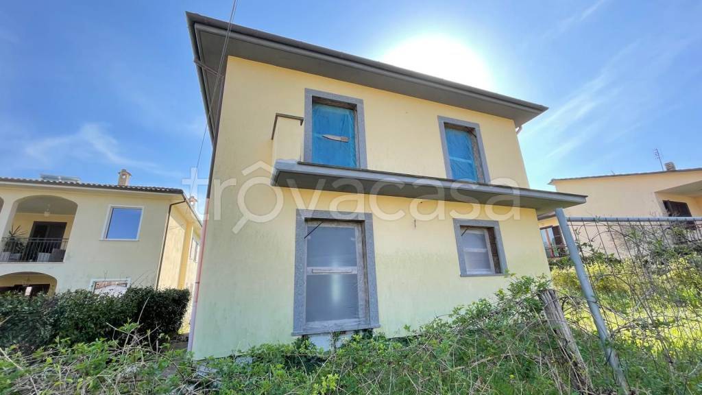 casa indipendente in vendita a Bassano Romano