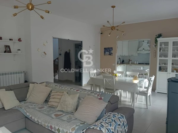 casa indipendente in vendita a Bassano Romano