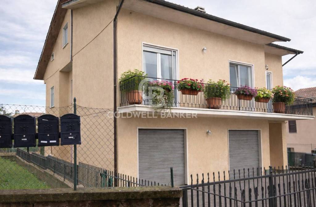 casa indipendente in vendita a Bassano Romano