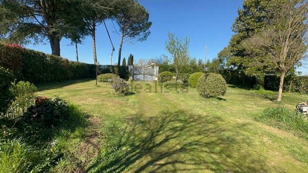 casa indipendente in vendita a Bassano Romano