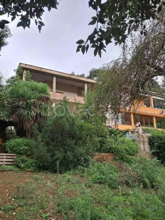 casa indipendente in vendita a Bassano Romano