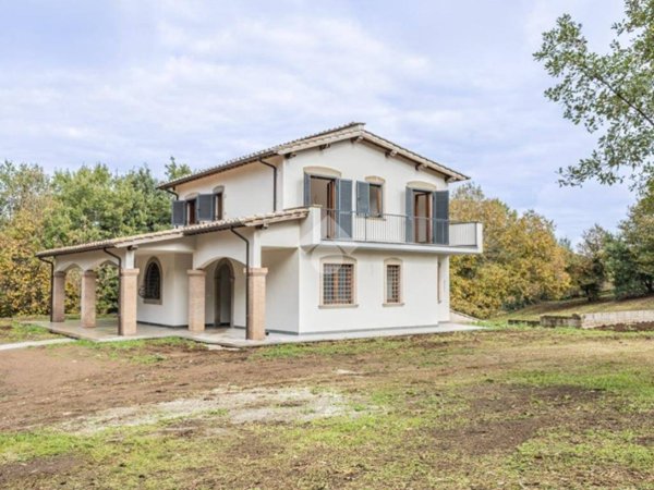 casa indipendente in vendita a Bassano Romano