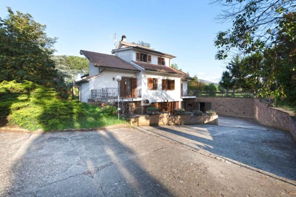 casa indipendente in vendita a Bassano Romano