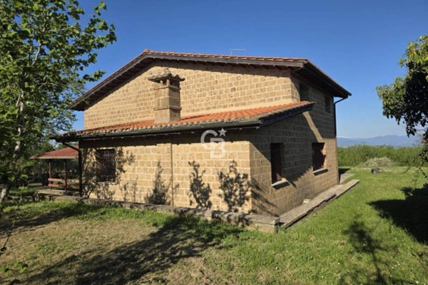 casa indipendente in vendita a Bassano Romano