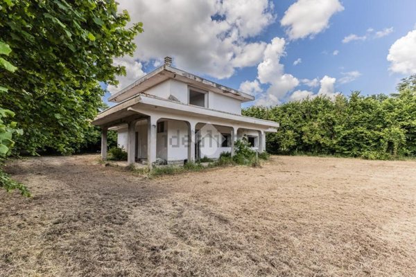 casa indipendente in vendita a Bassano Romano
