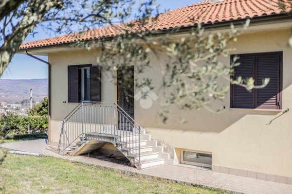 casa indipendente in vendita a Bassano Romano