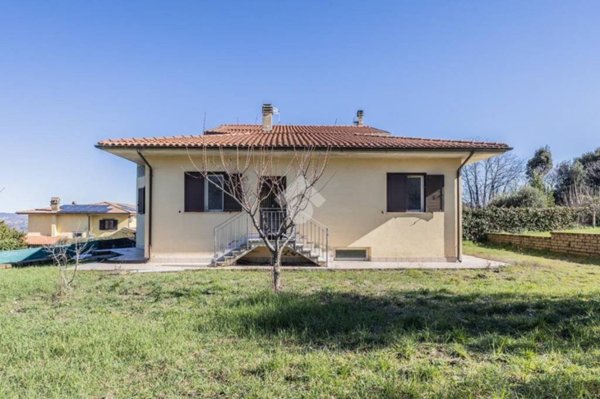 casa indipendente in vendita a Bassano Romano