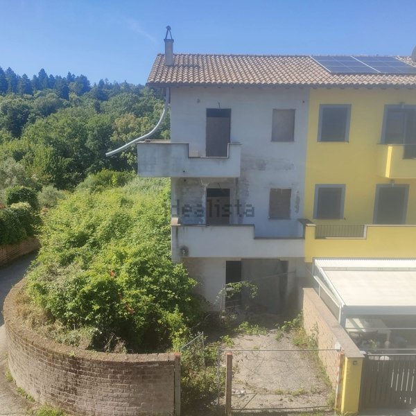 casa indipendente in vendita a Bassano Romano