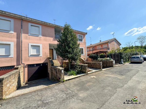 casa indipendente in vendita a Bassano Romano