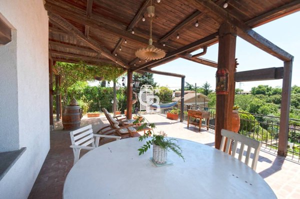 casa indipendente in vendita a Bassano Romano
