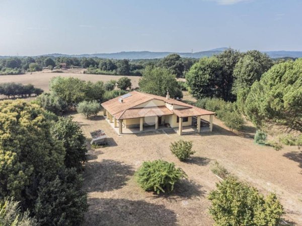 casa indipendente in vendita a Bassano Romano