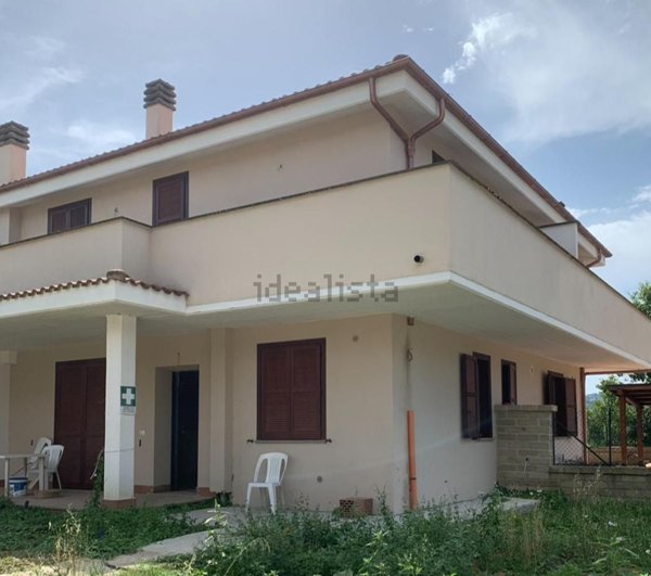 casa indipendente in vendita a Bassano Romano