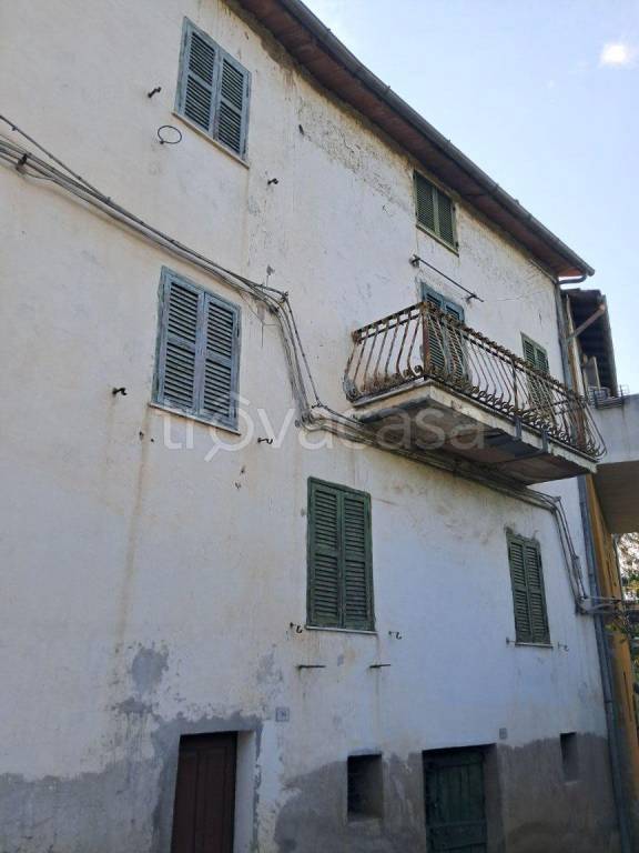 casa indipendente in vendita a Bassano Romano