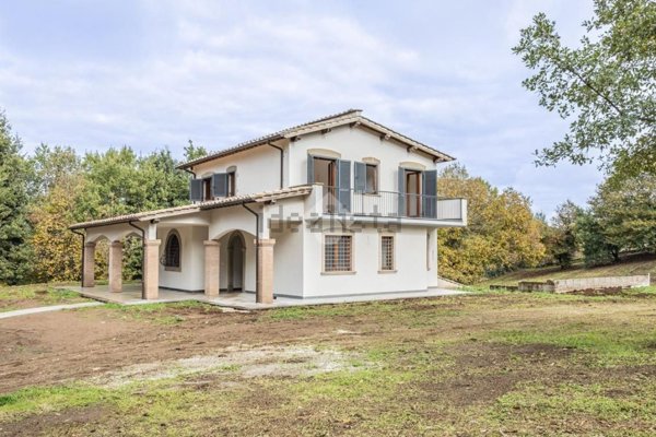 casa indipendente in vendita a Bassano Romano