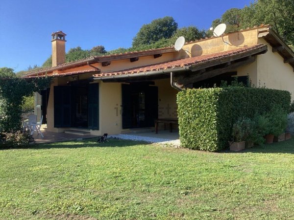 casa indipendente in vendita a Bassano Romano