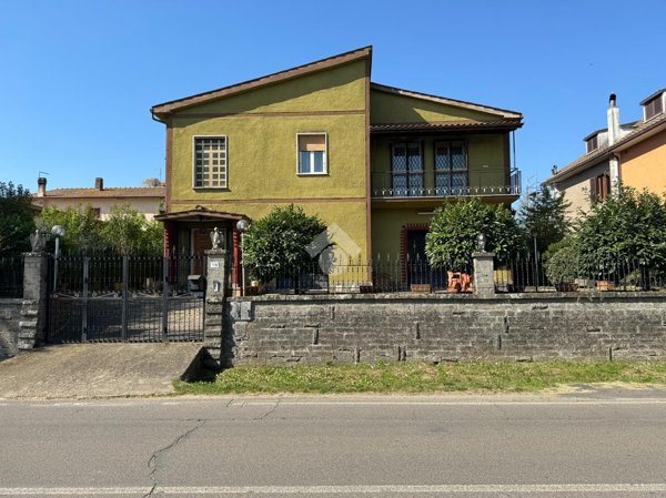 casa indipendente in vendita a Bassano in Teverina