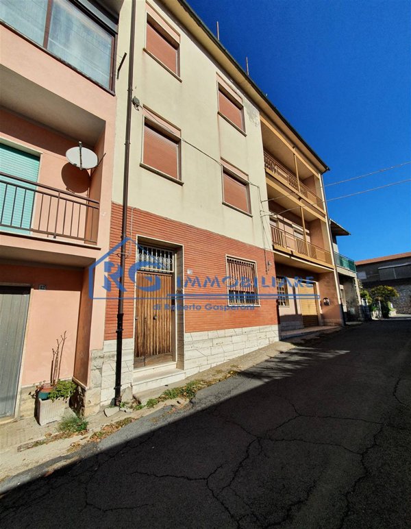 casa indipendente in vendita a Bassano in Teverina
