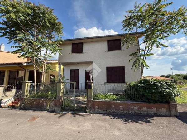 casa indipendente in vendita a Bassano in Teverina