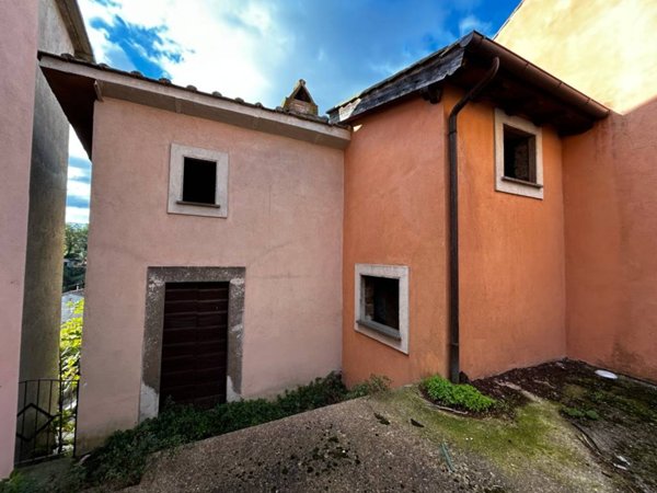 casa indipendente in vendita a Bassano in Teverina