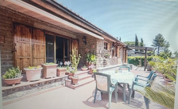 casa indipendente in vendita a Bassano in Teverina