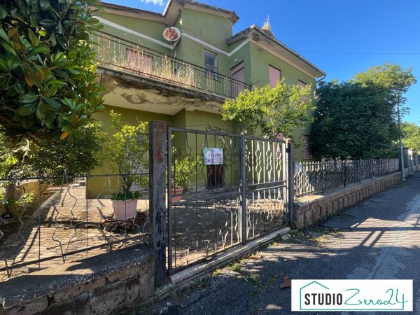 casa indipendente in vendita a Bassano in Teverina
