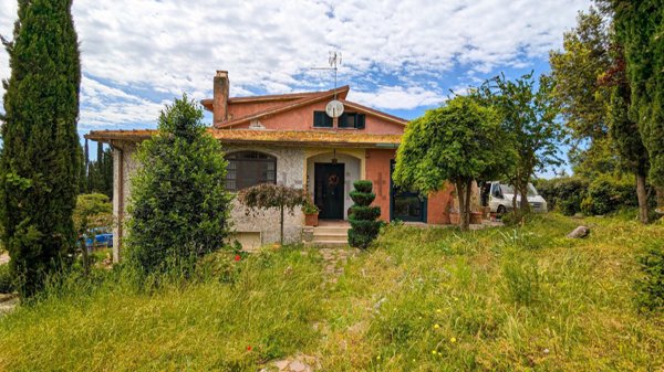 casa indipendente in vendita a Bassano in Teverina